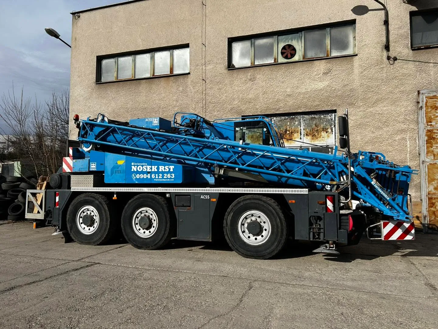 Náš autožeriav Terex Demag AC55 City – bočný pohľad